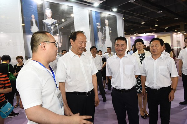 第二十三届海宁中国皮革博览会开幕7