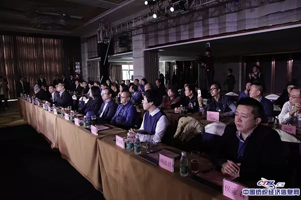2017年中国针织服装流行趋势峰会召开